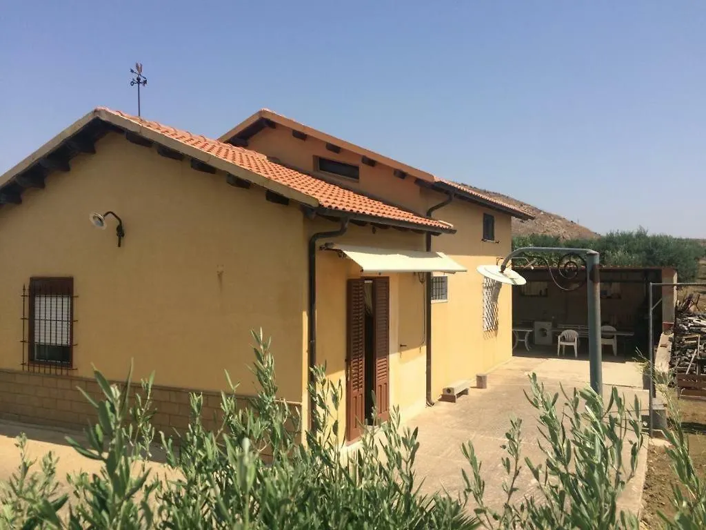 Sole Terra E Mare Casa Chiaraの連絡先